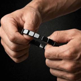 Vitalo™ – Refined Magnetic Elegance for Men